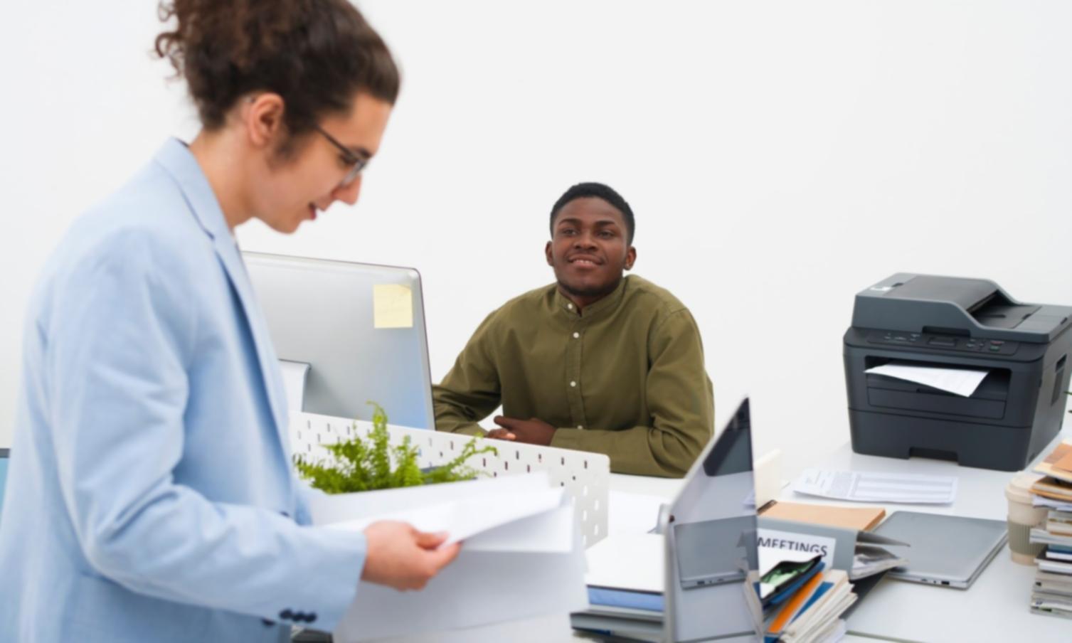 Session de formation sur l'analyse budgétaire avec des graphiques financiers